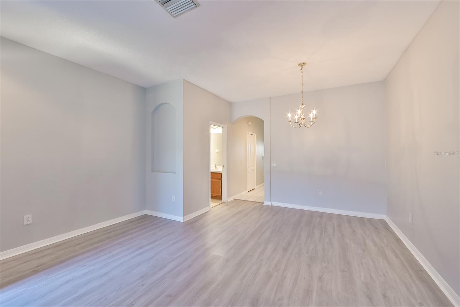 12938 KINGS CROSSING DR — photo 2