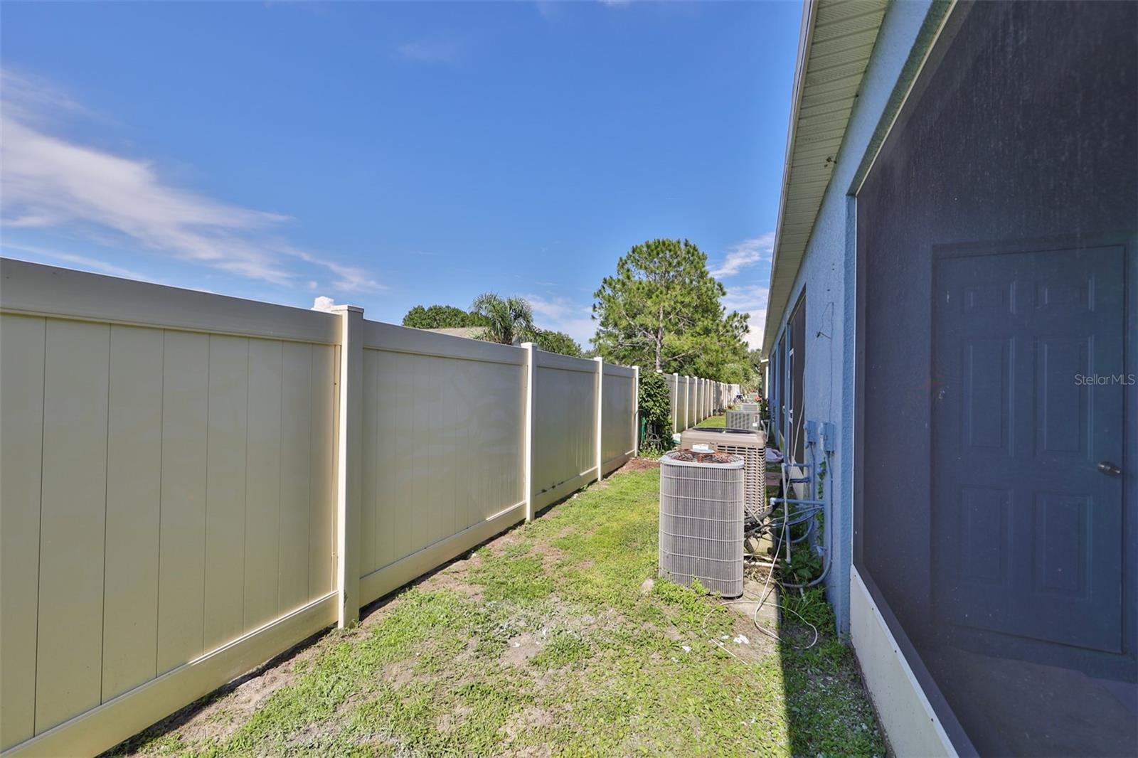 12938 KINGS CROSSING DR — photo 33