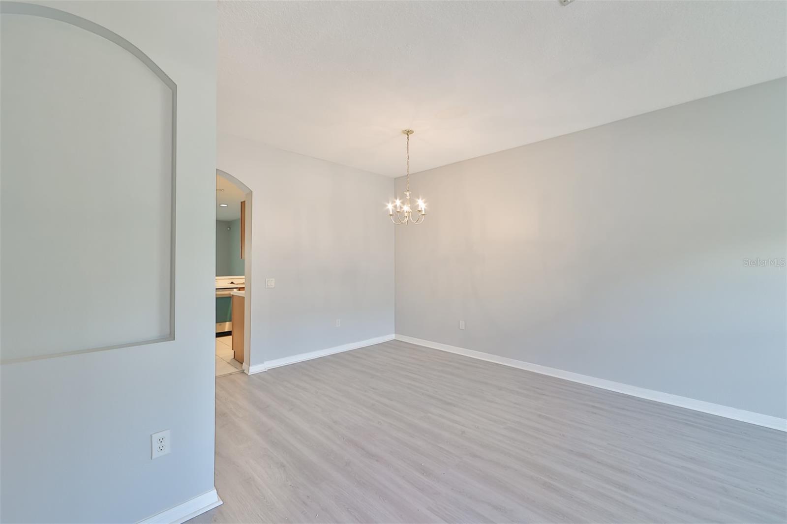 12938 KINGS CROSSING DR — photo 3