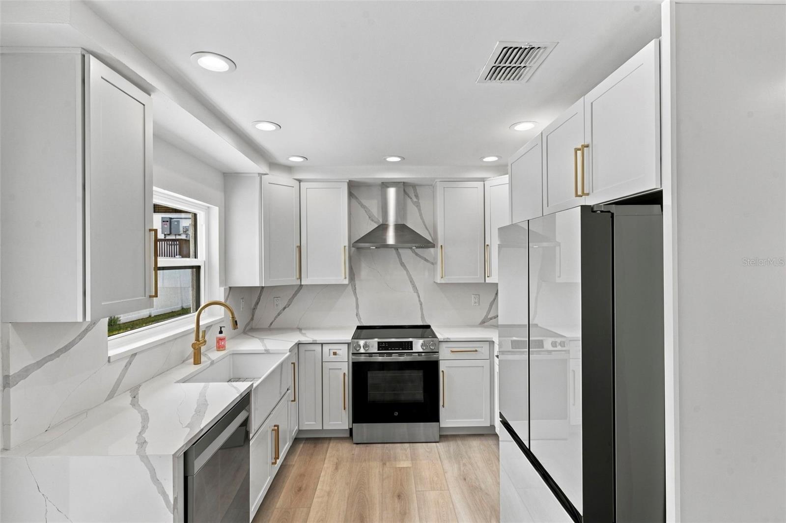 804 BRUCE AVE — photo 12