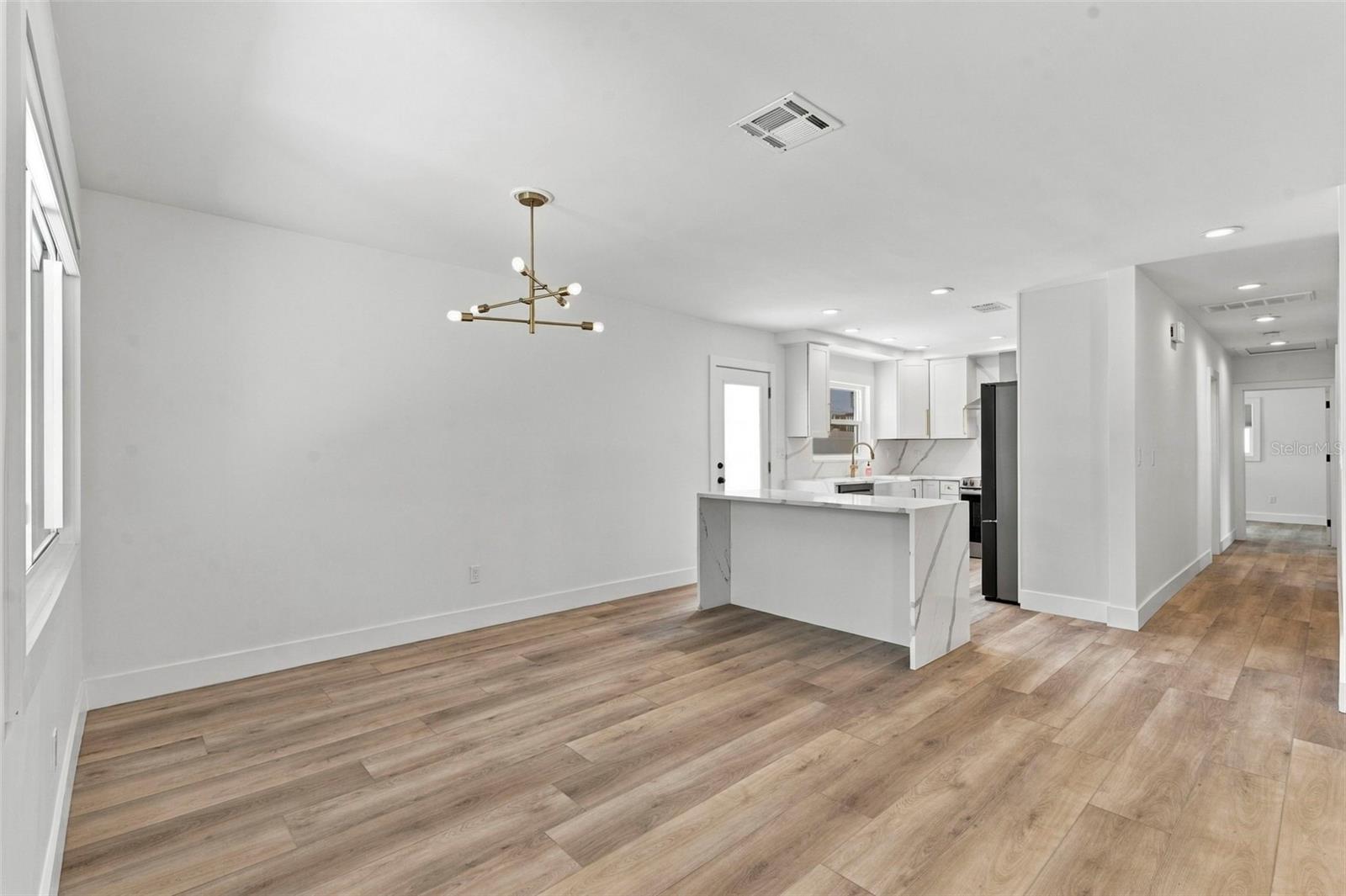 804 BRUCE AVE — photo 10