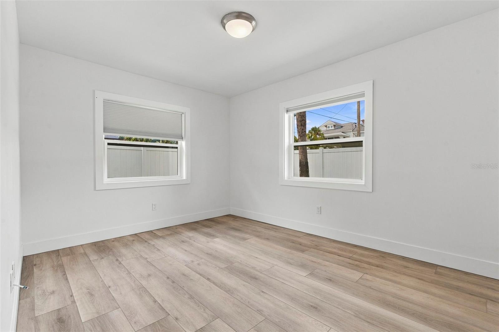 804 BRUCE AVE — photo 19