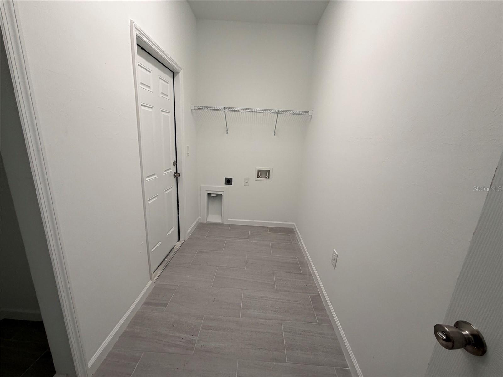 2660 MATHER LN — photo 15
