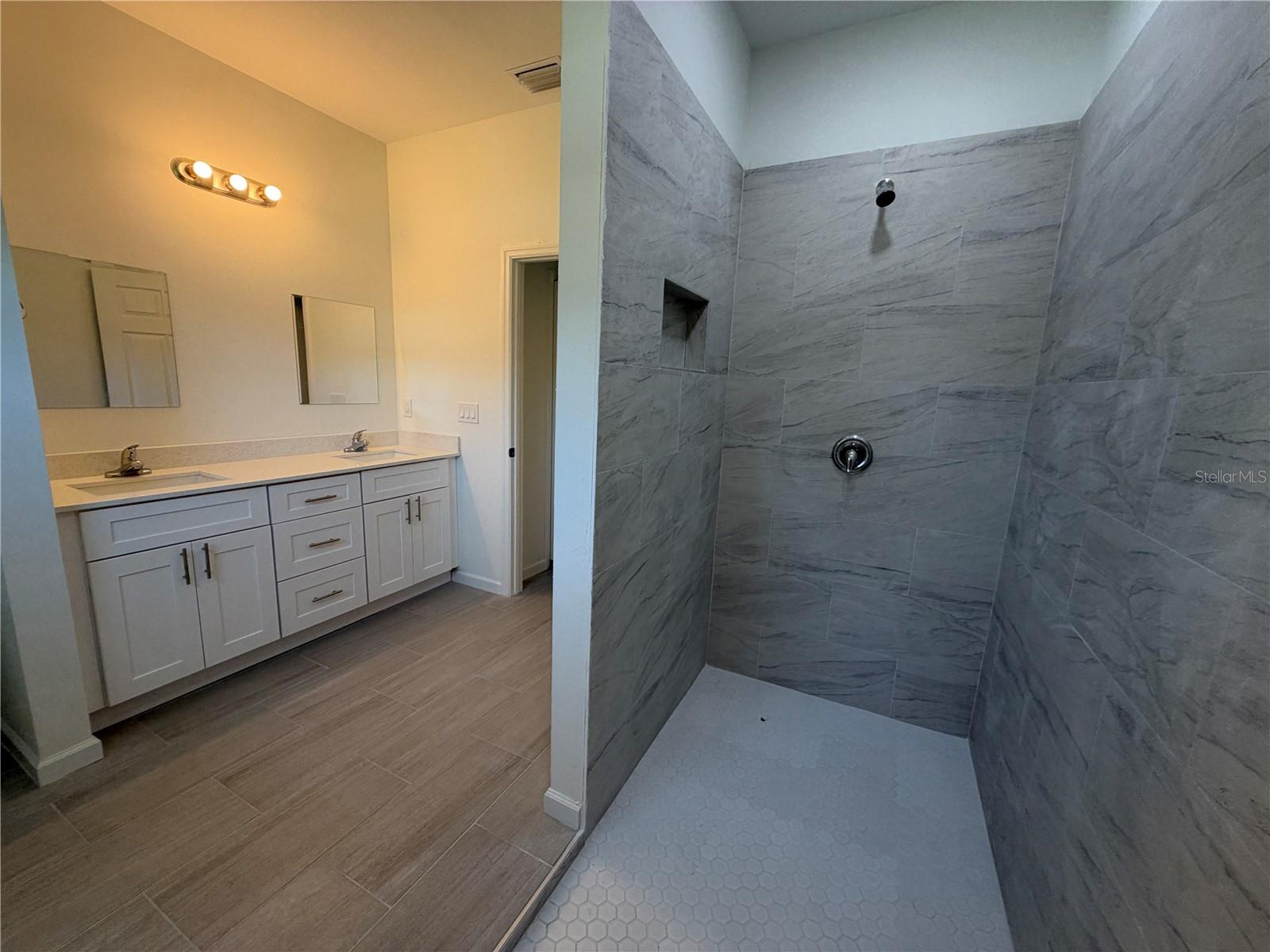 2660 MATHER LN — photo 10
