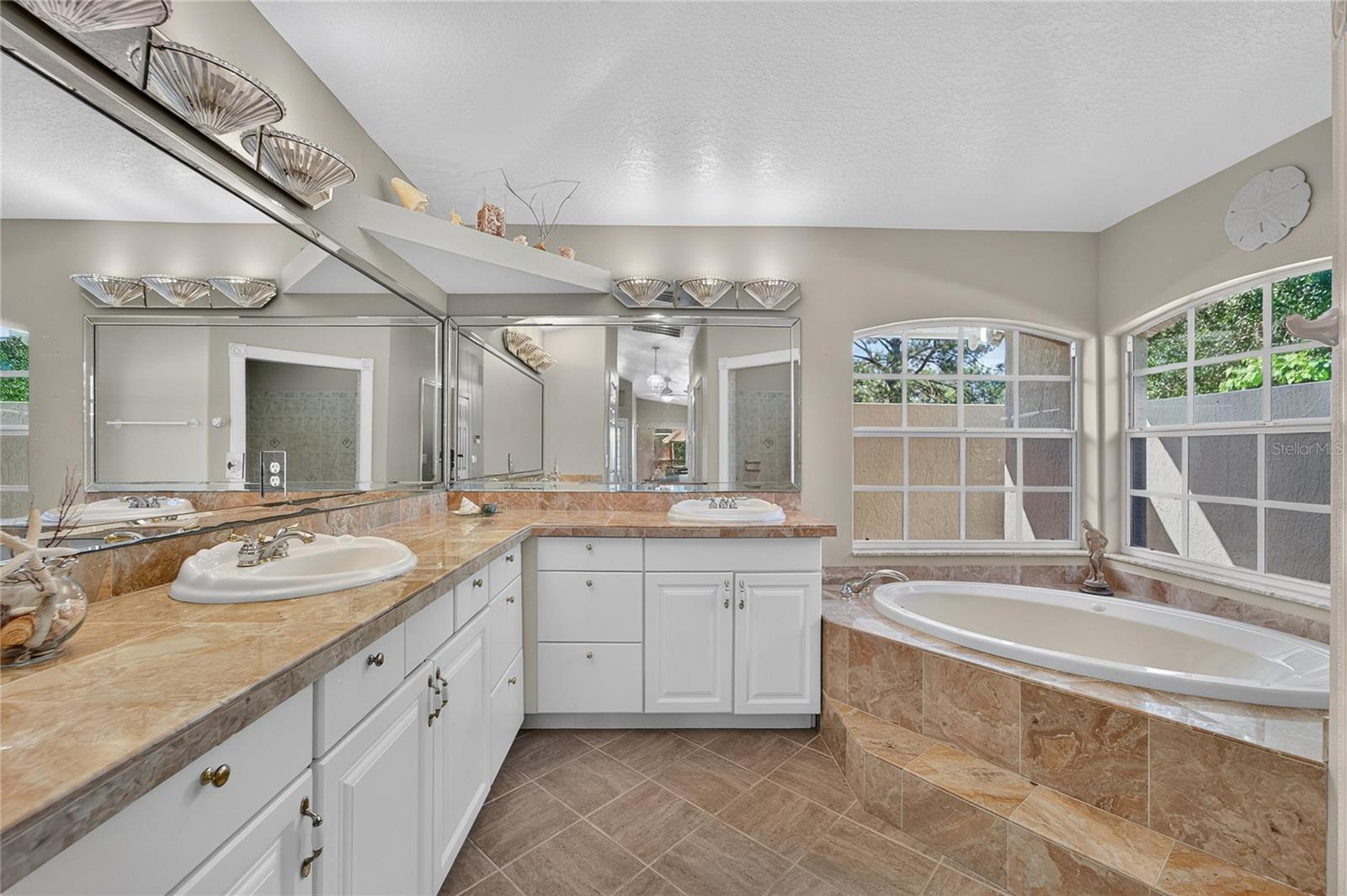 0 LINDENHURST DR — photo 20