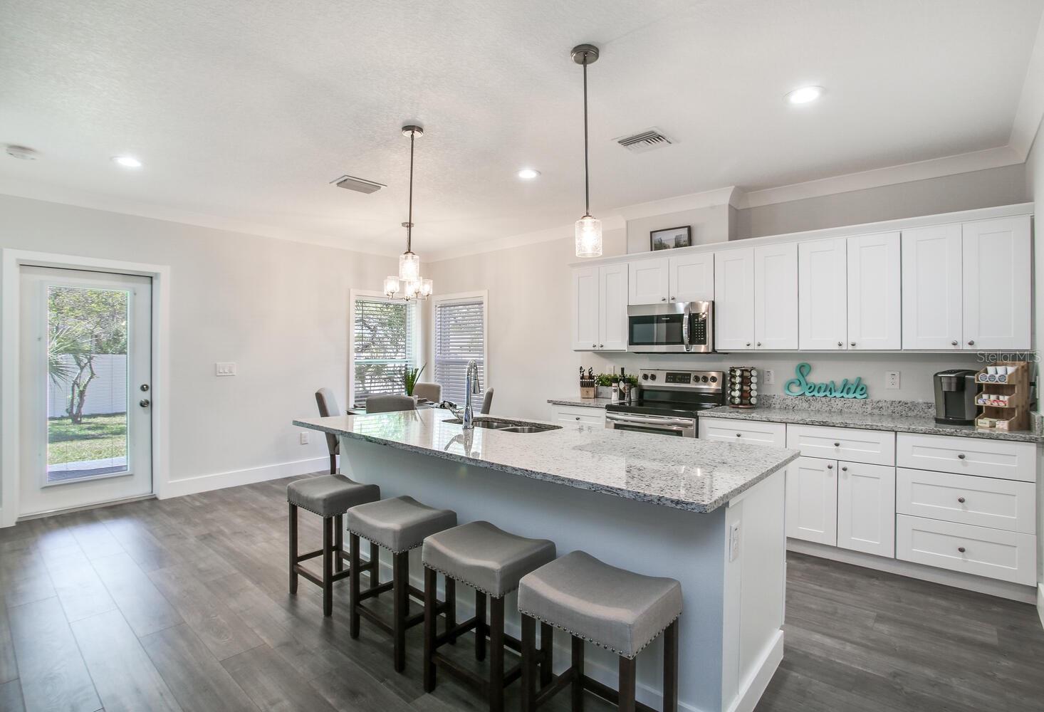 3040 BELCHER RD — photo 4