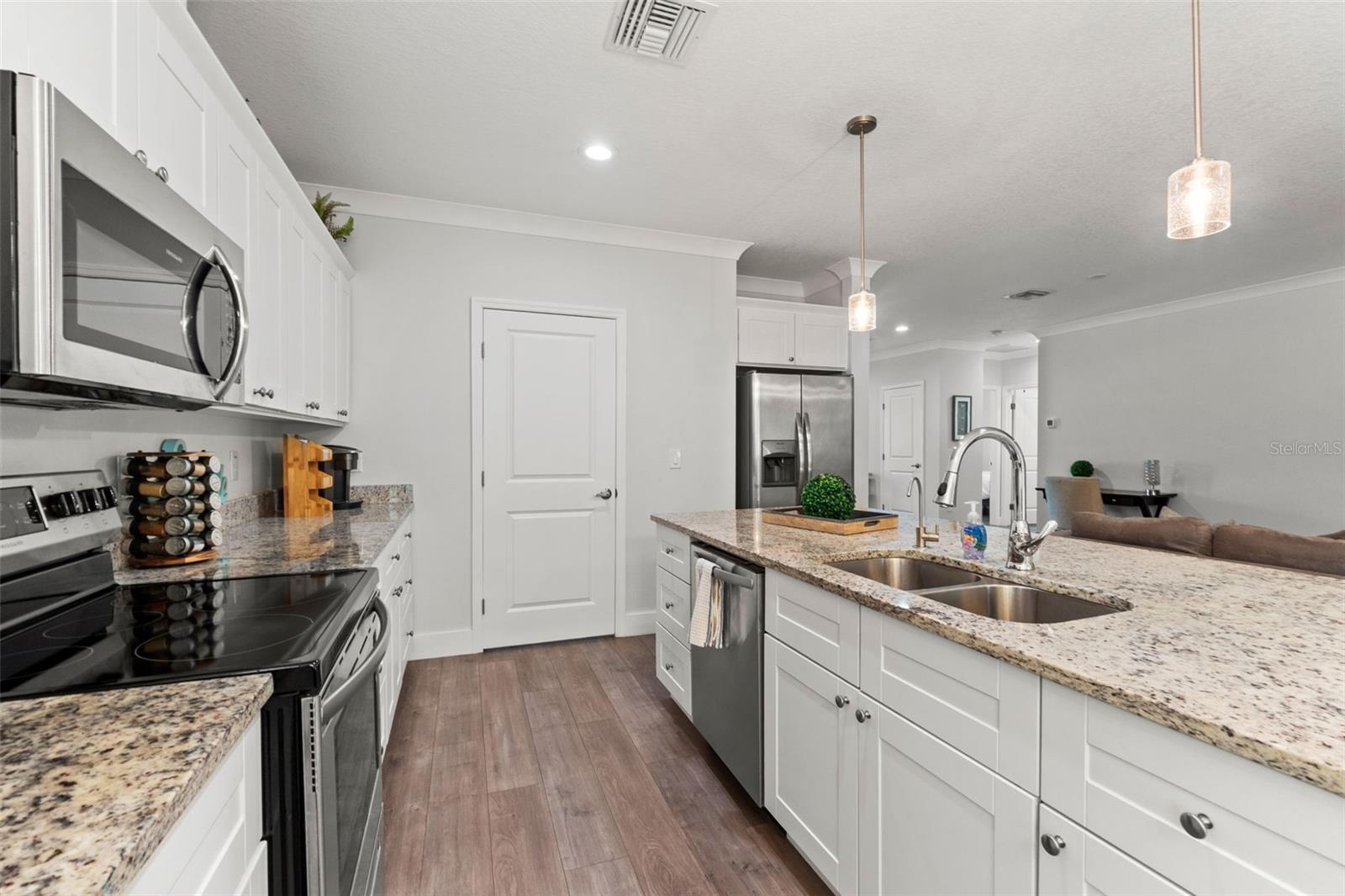 3040 BELCHER RD — photo 13