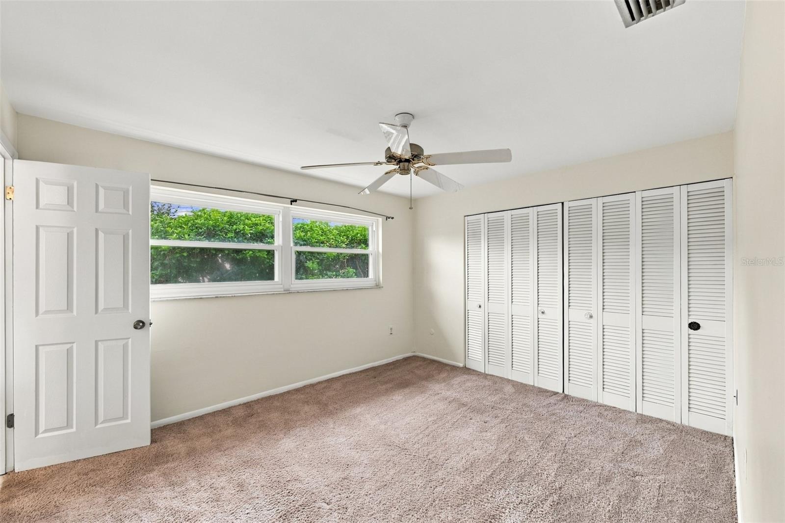 2368 SARAZEN DR — photo 9