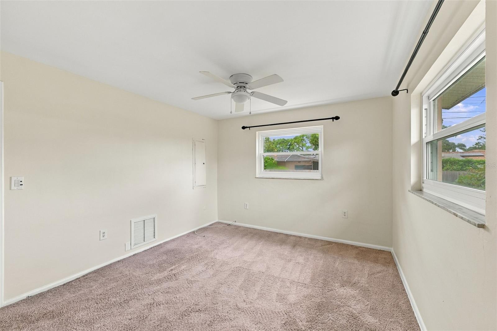 2368 SARAZEN DR — photo 36