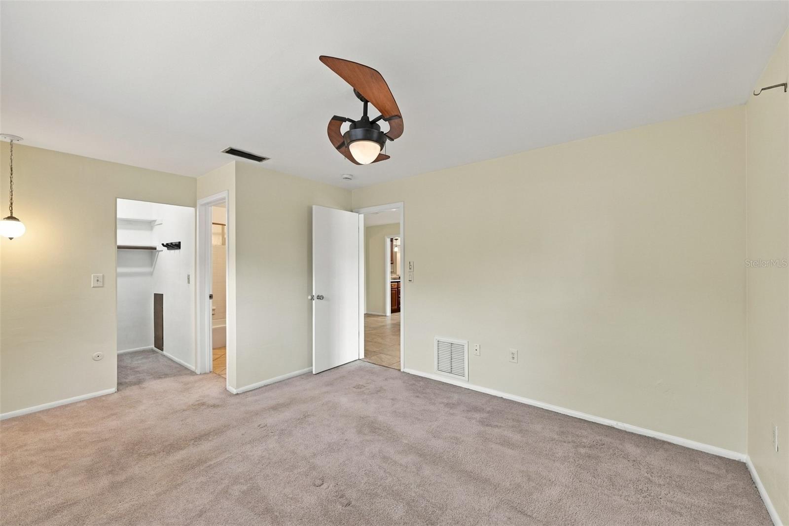 2368 SARAZEN DR — photo 7