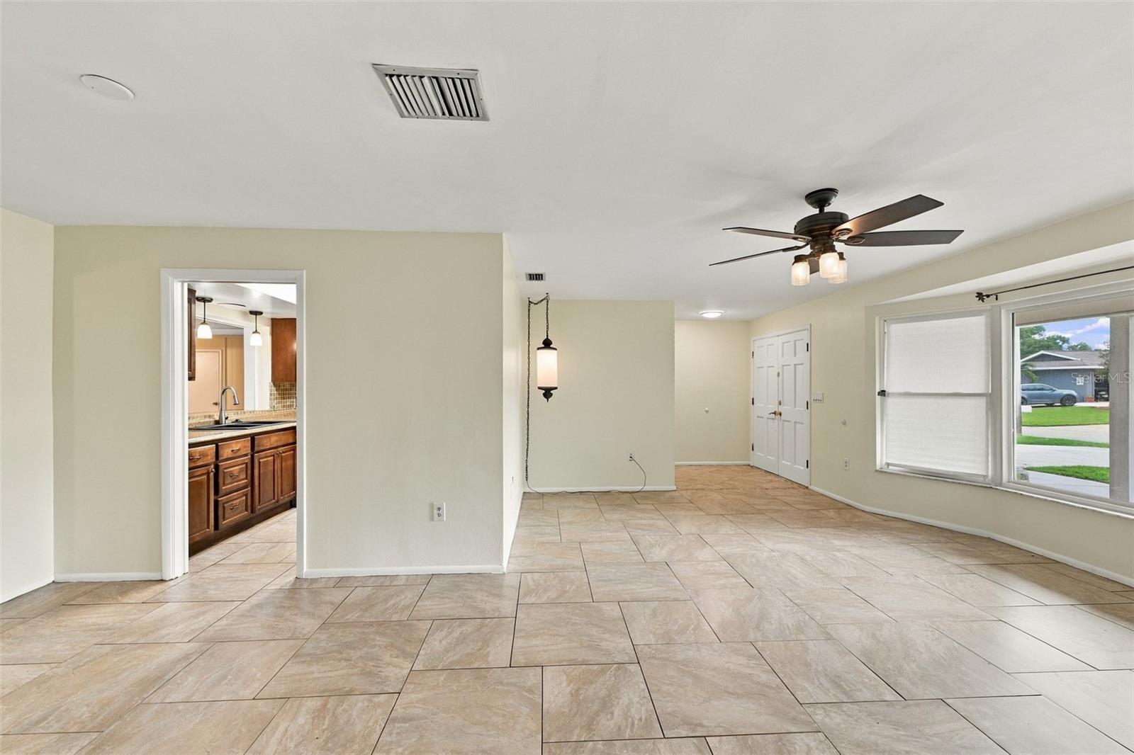 2368 SARAZEN DR — photo 20
