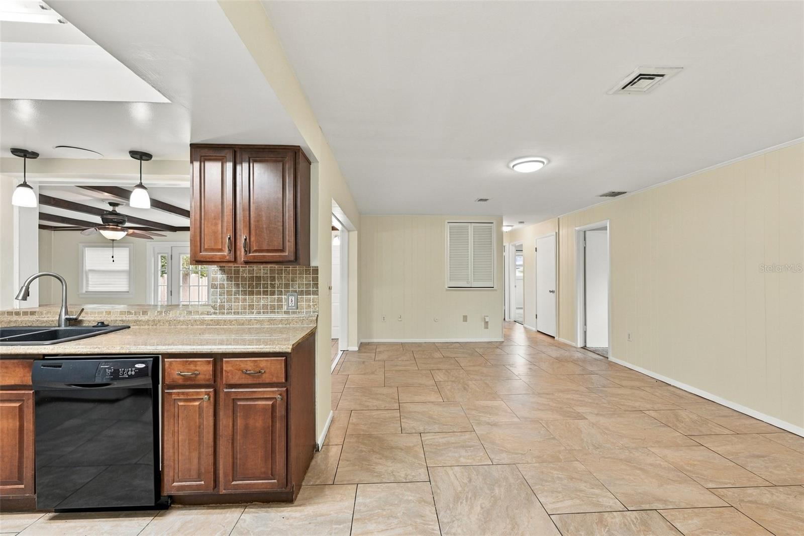 2368 SARAZEN DR — photo 26
