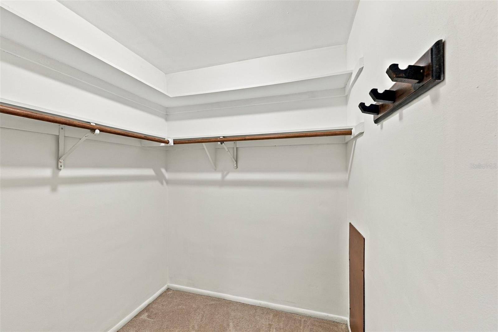 2368 SARAZEN DR — photo 33