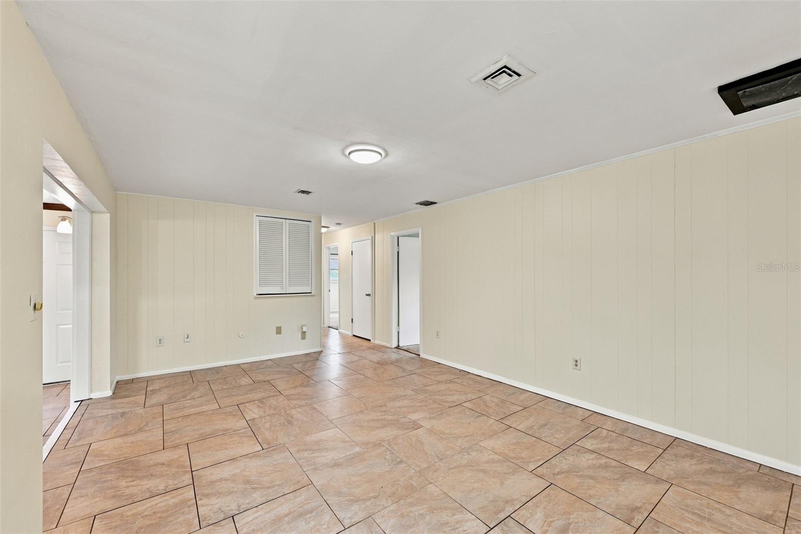 2368 SARAZEN DR — photo 27