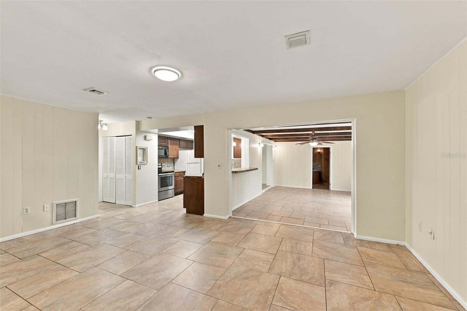 2368 SARAZEN DR — photo 28