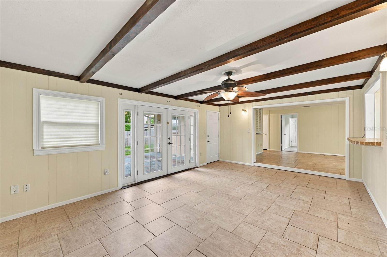 2368 SARAZEN DR — photo 6