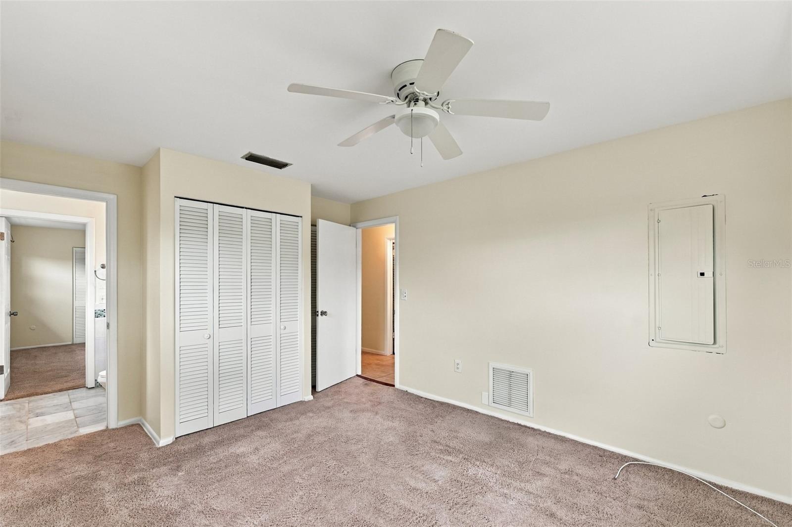 2368 SARAZEN DR — photo 38