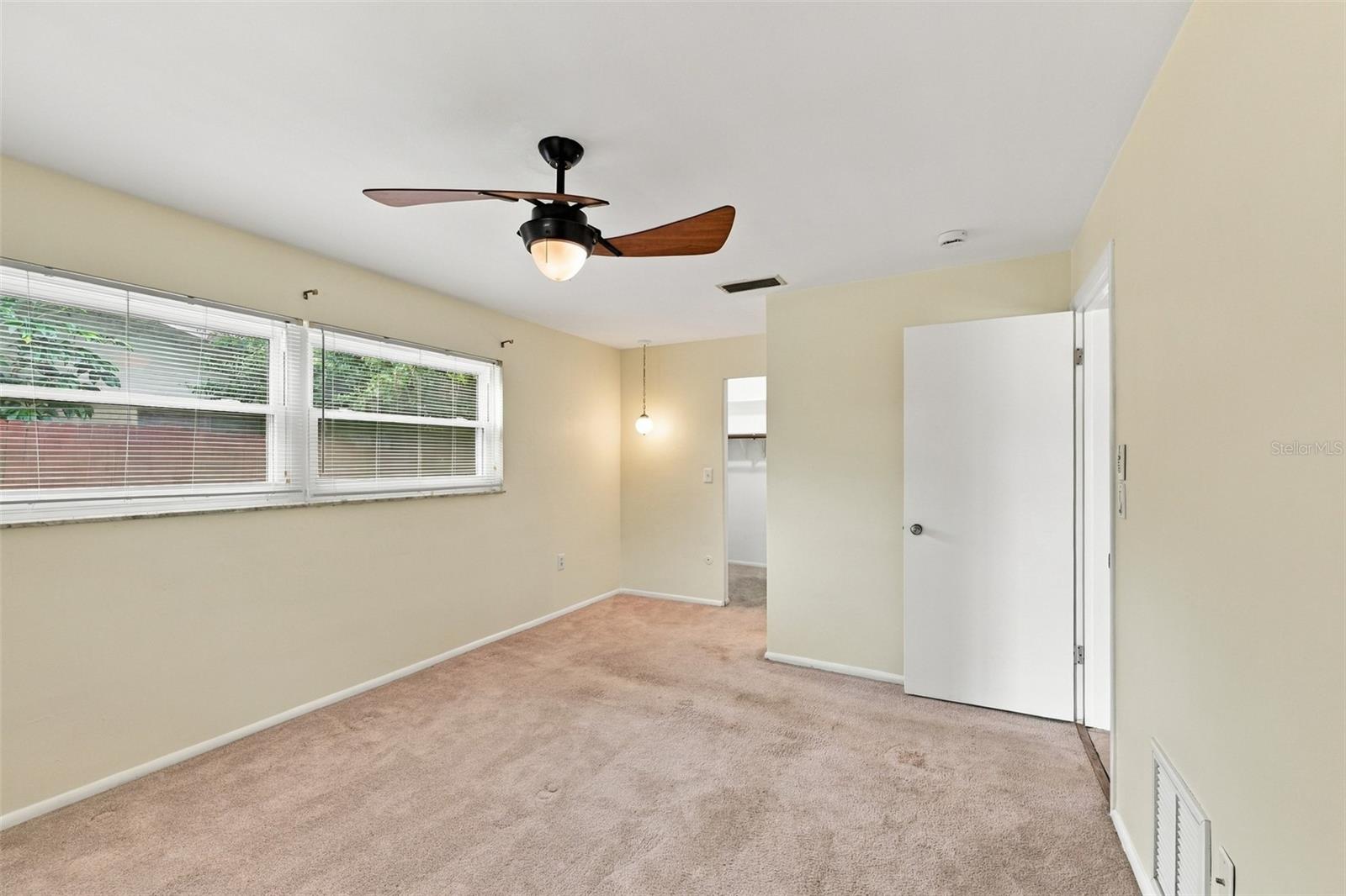 2368 SARAZEN DR — photo 32