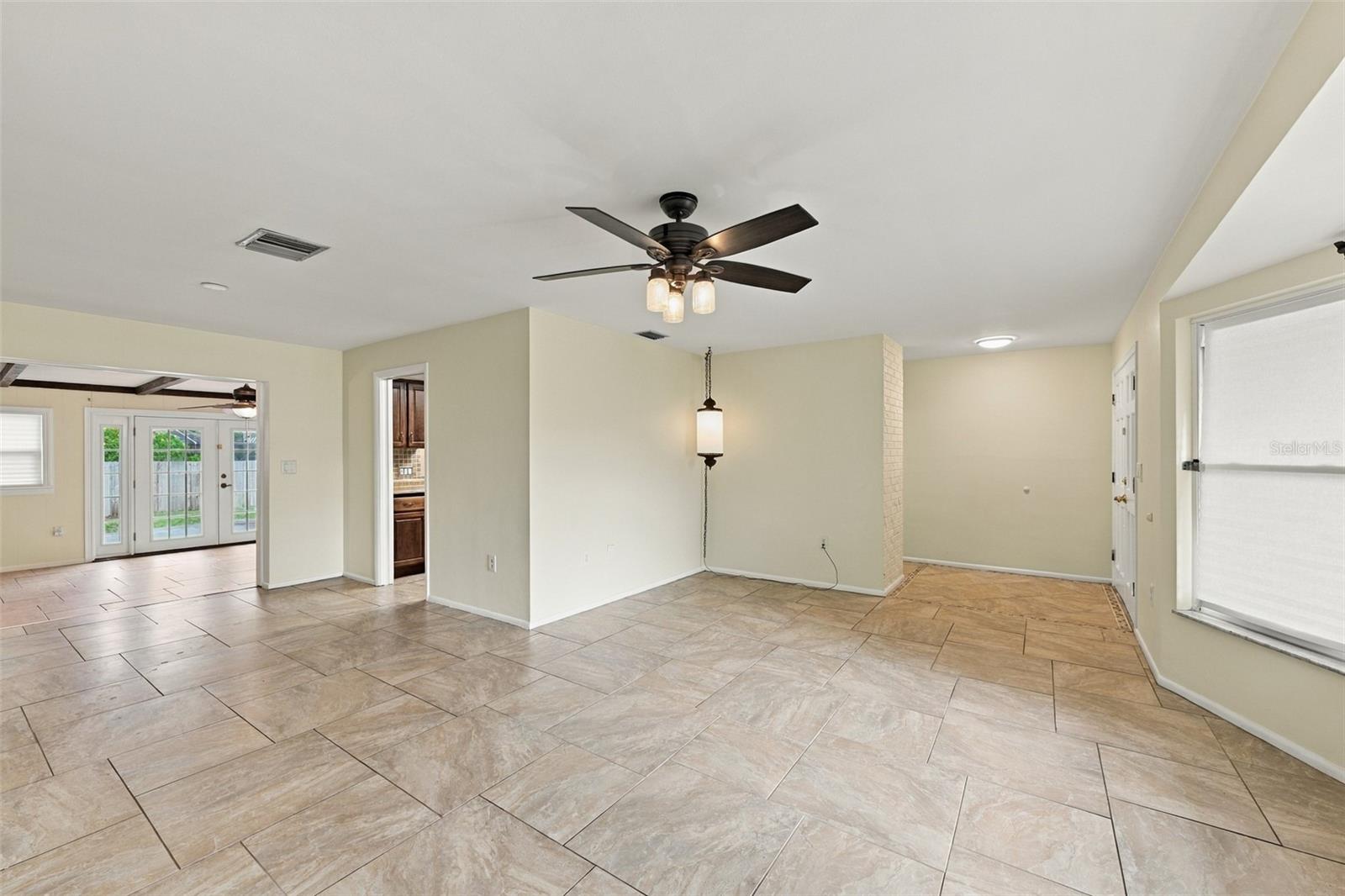 2368 SARAZEN DR — photo 19