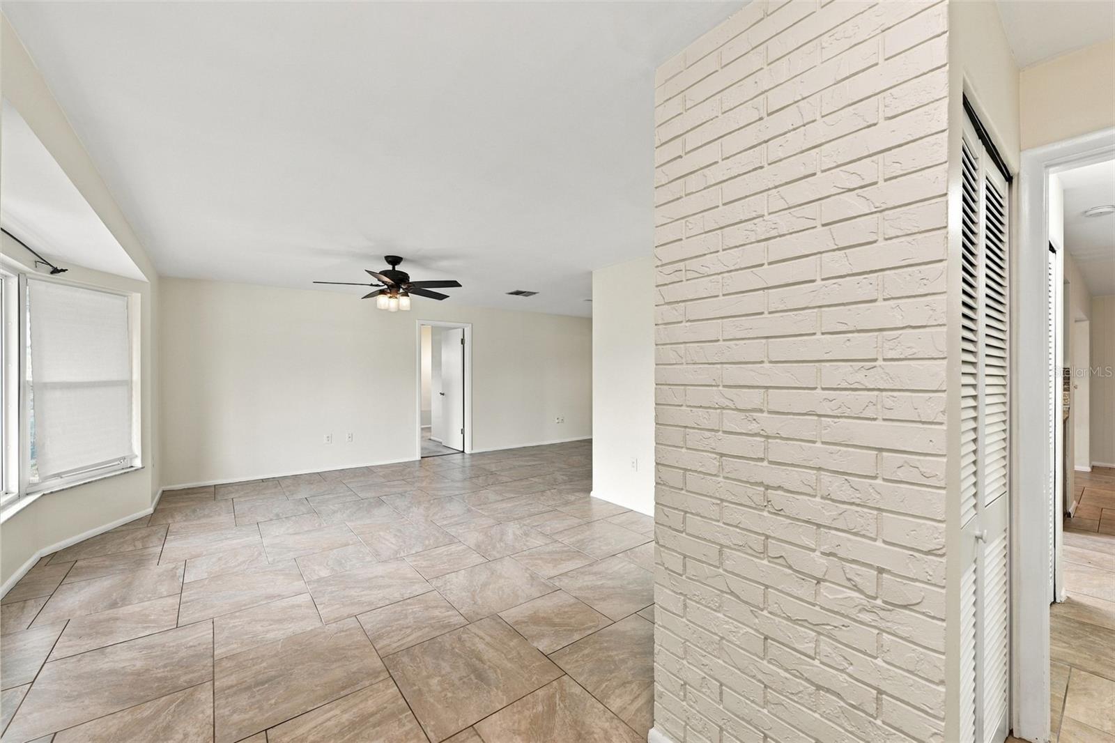2368 SARAZEN DR — photo 17