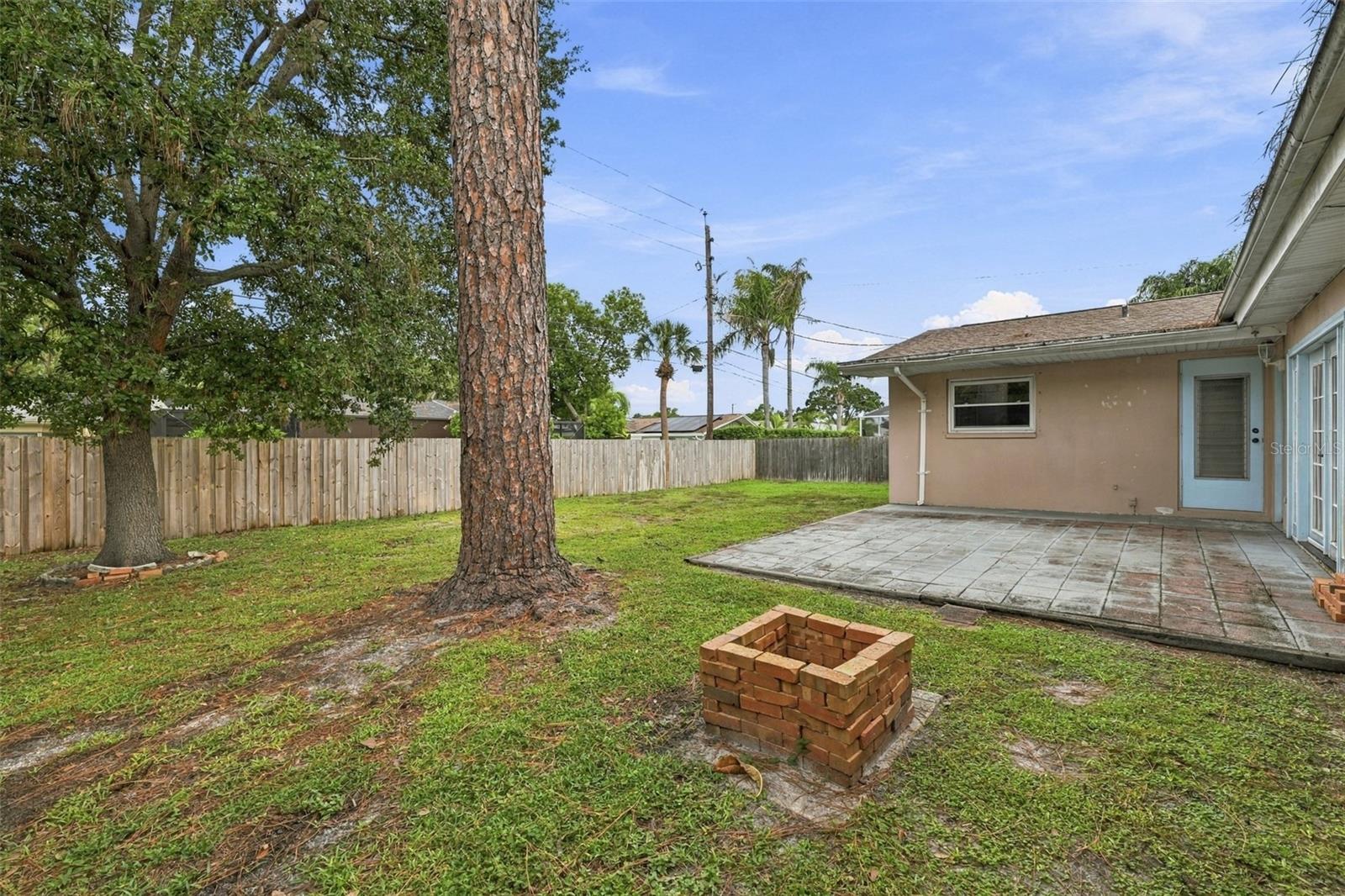 2368 SARAZEN DR — photo 11