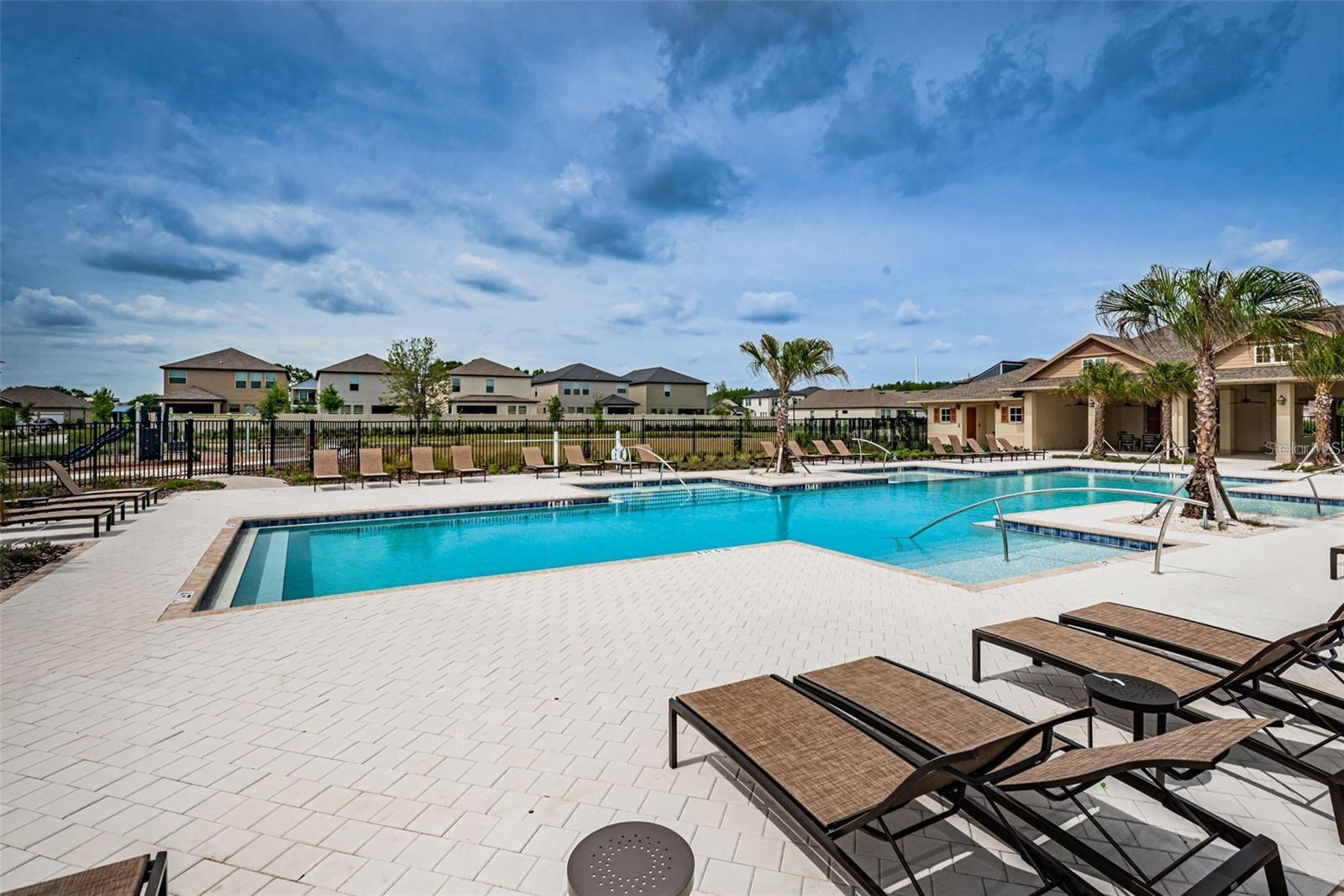 8327 CRESCENT OAKS DR — photo 15