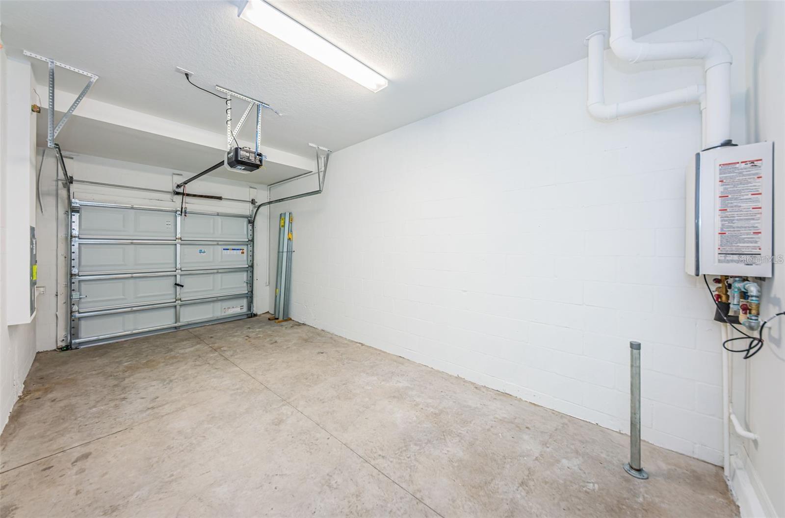8327 CRESCENT OAKS DR — photo 13