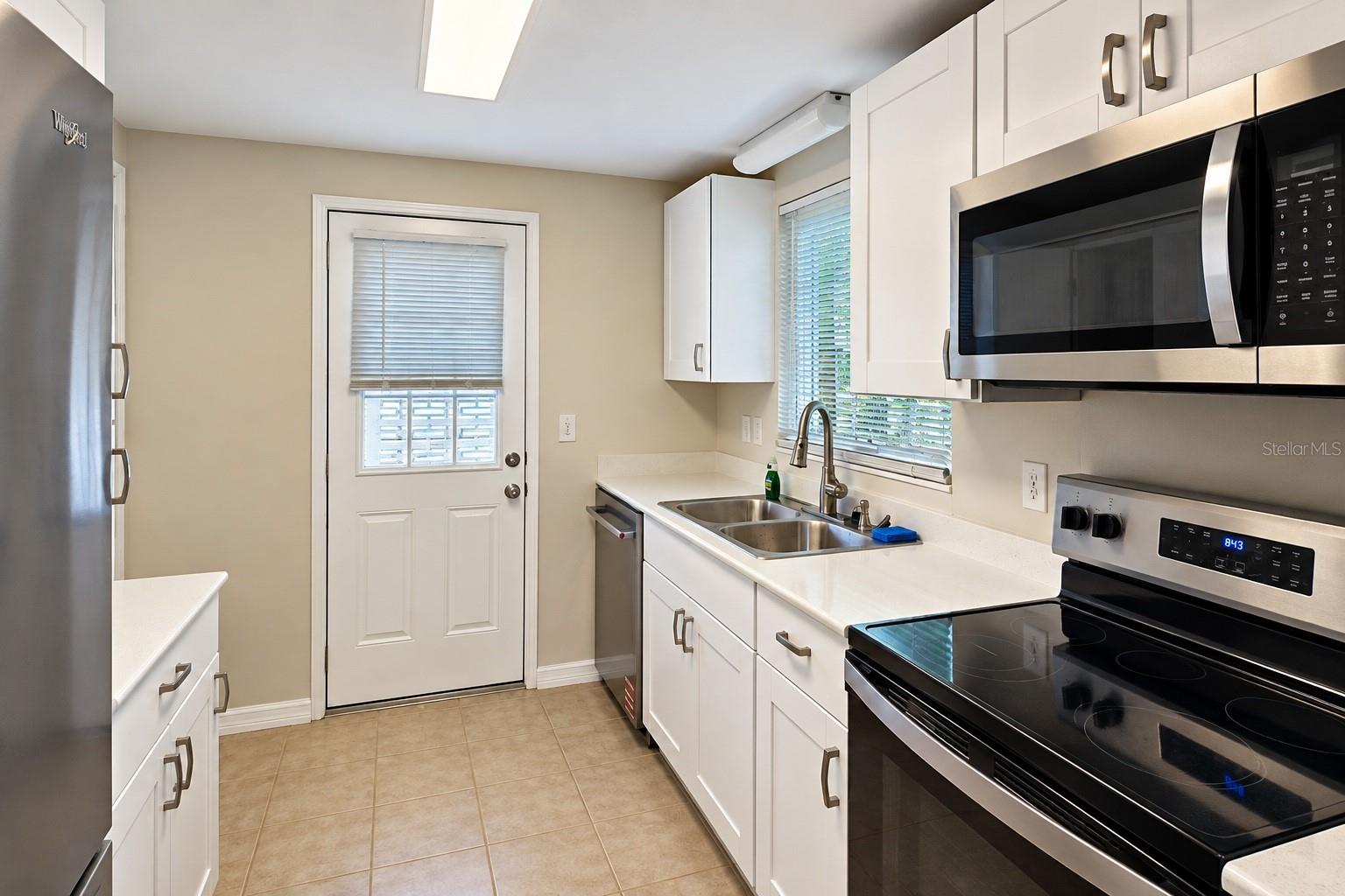 6631 GLADES WAY — photo 7