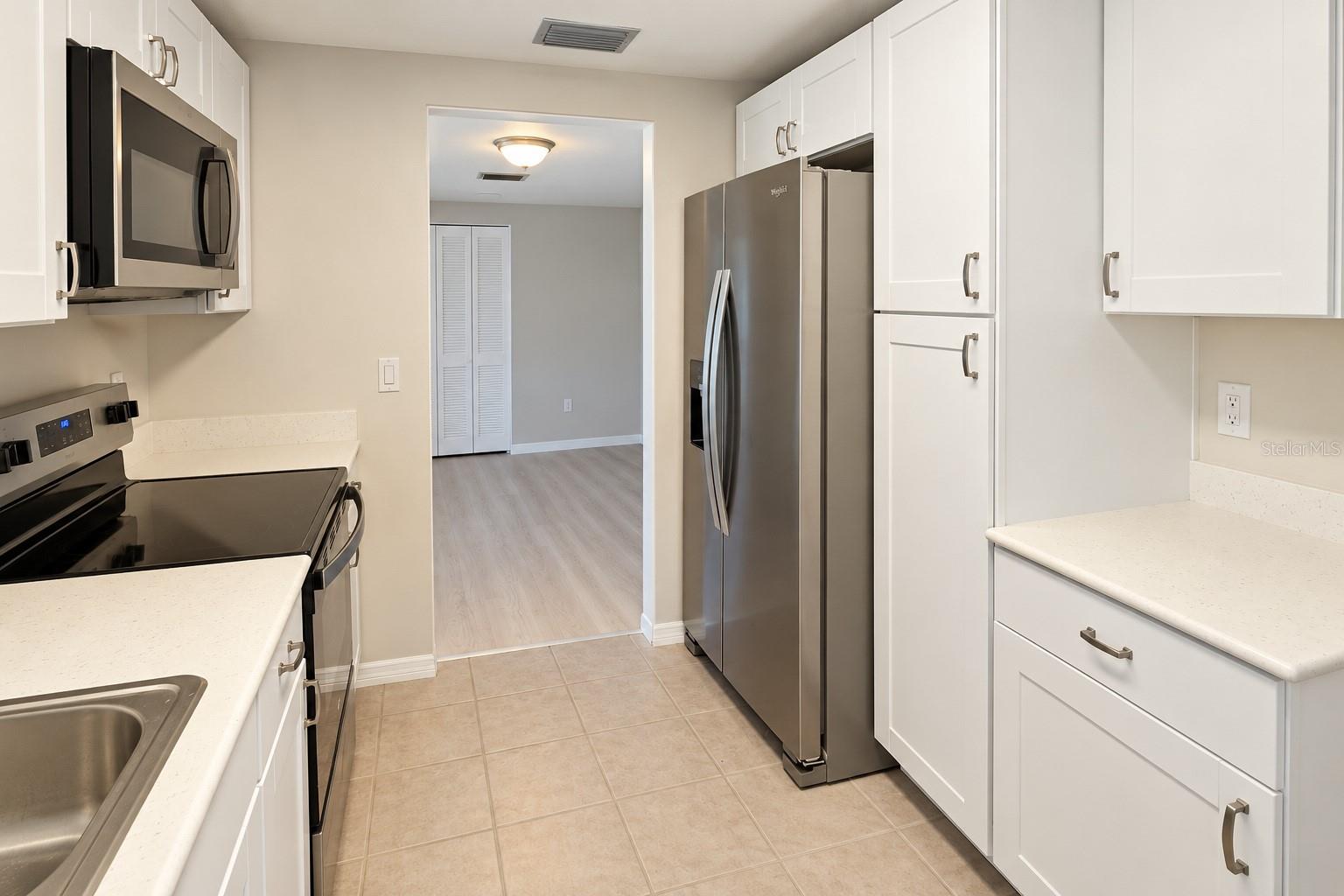 6631 GLADES WAY — photo 8