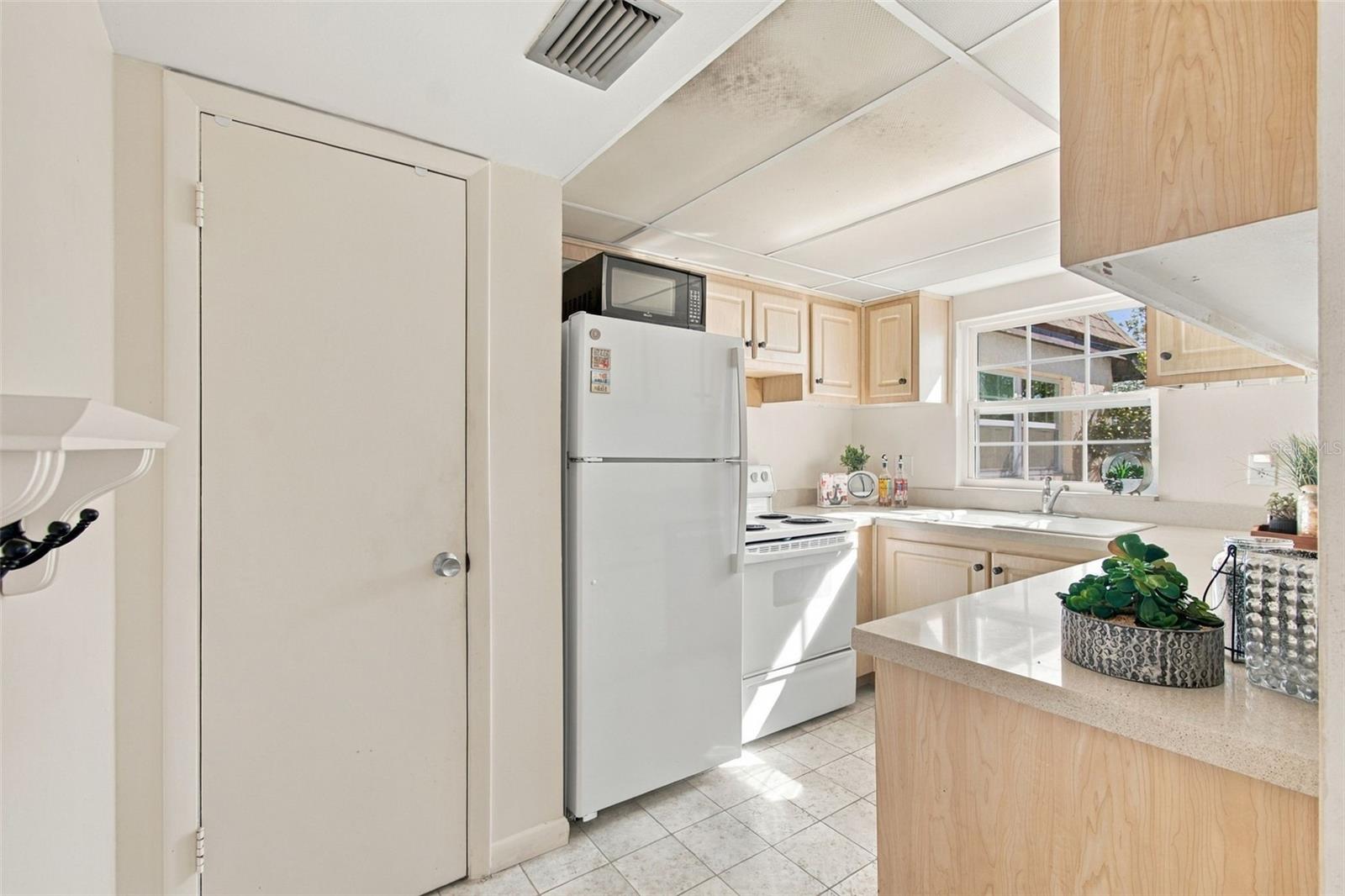 210 N BAYSHORE BLVD #207 — photo 25