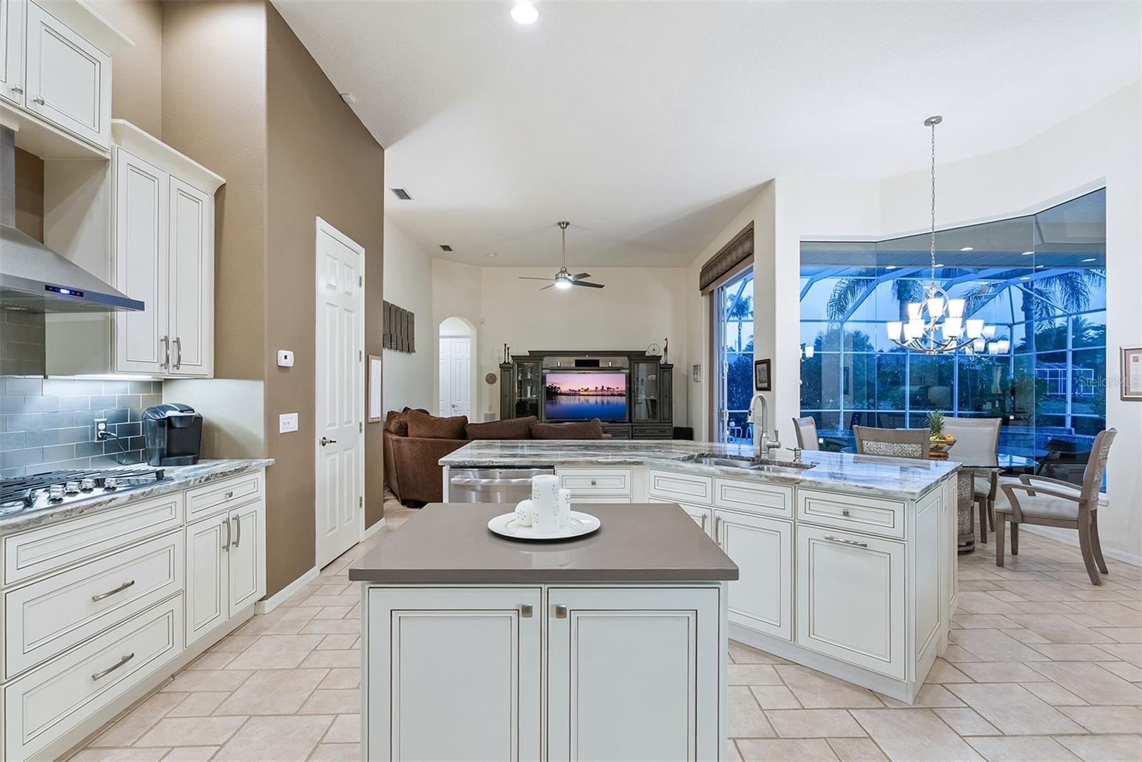7311 WESTMINSTER CT — photo 23