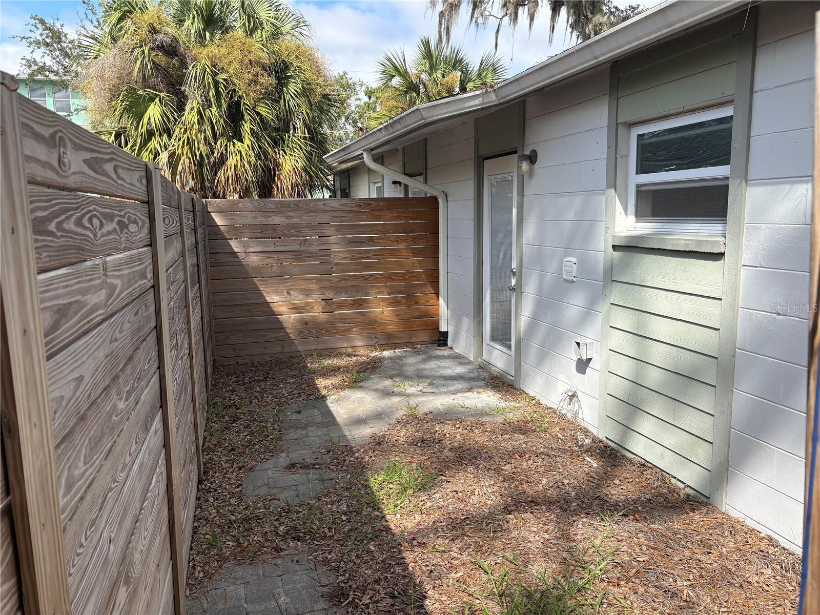 6812 S JUANITA ST — photo 3