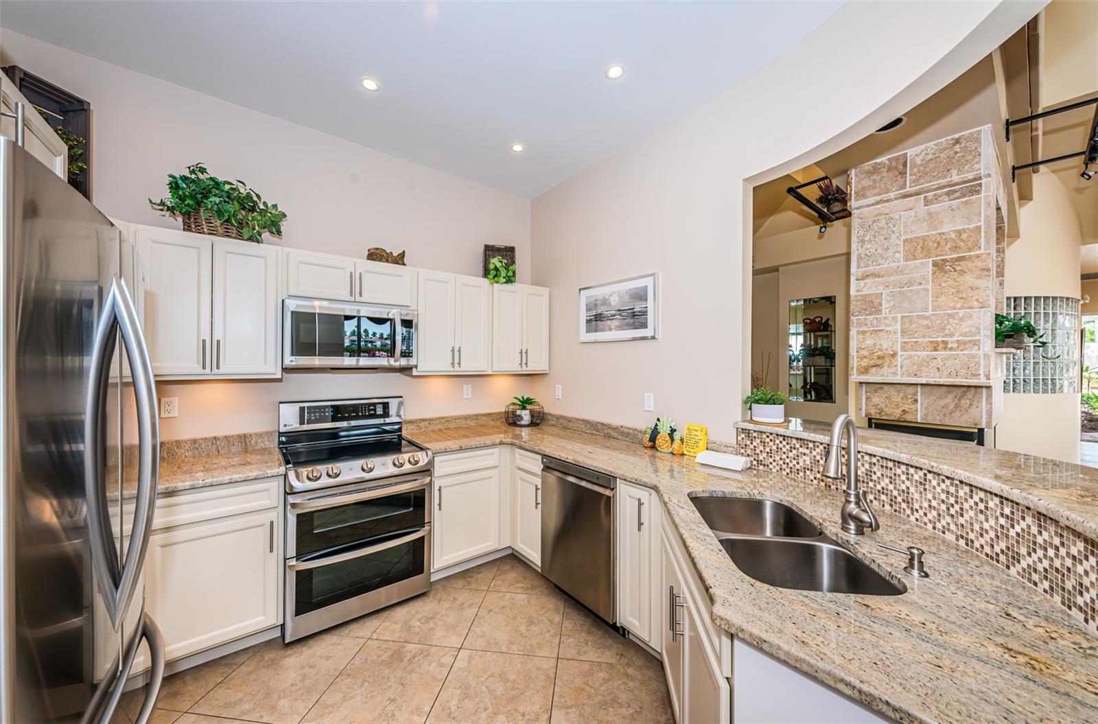 6083 BAHIA DEL MAR CIR #362 — photo 45