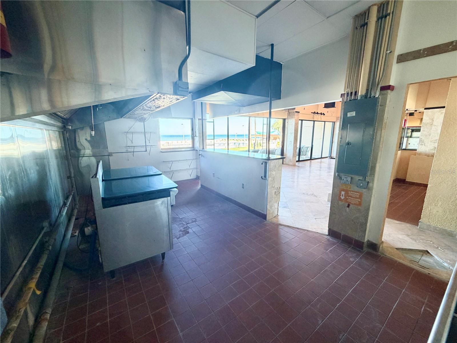 880 MANDALAY AVE #CU2 — photo 9