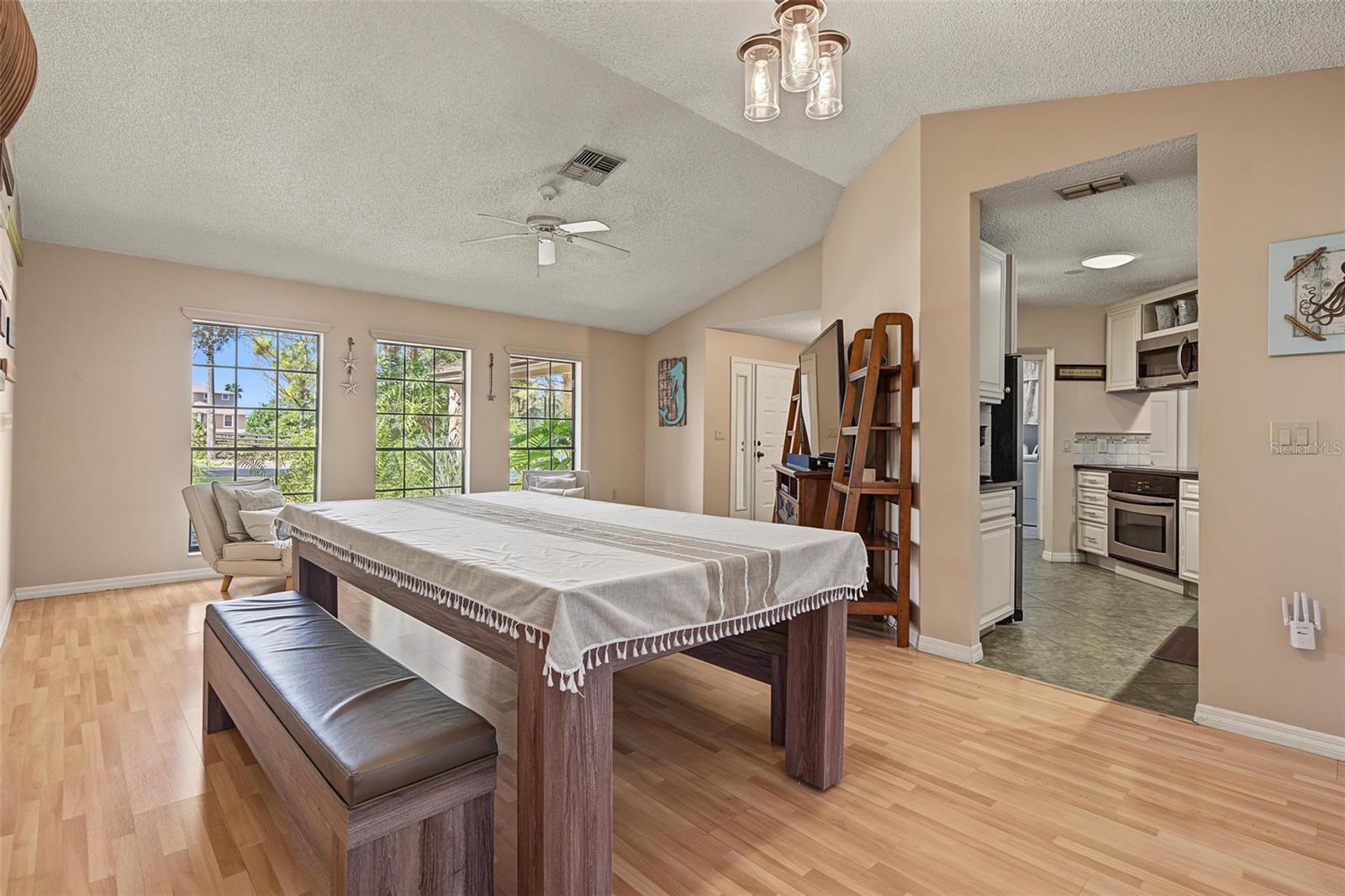 3024 PINEVIEW DR — photo 8