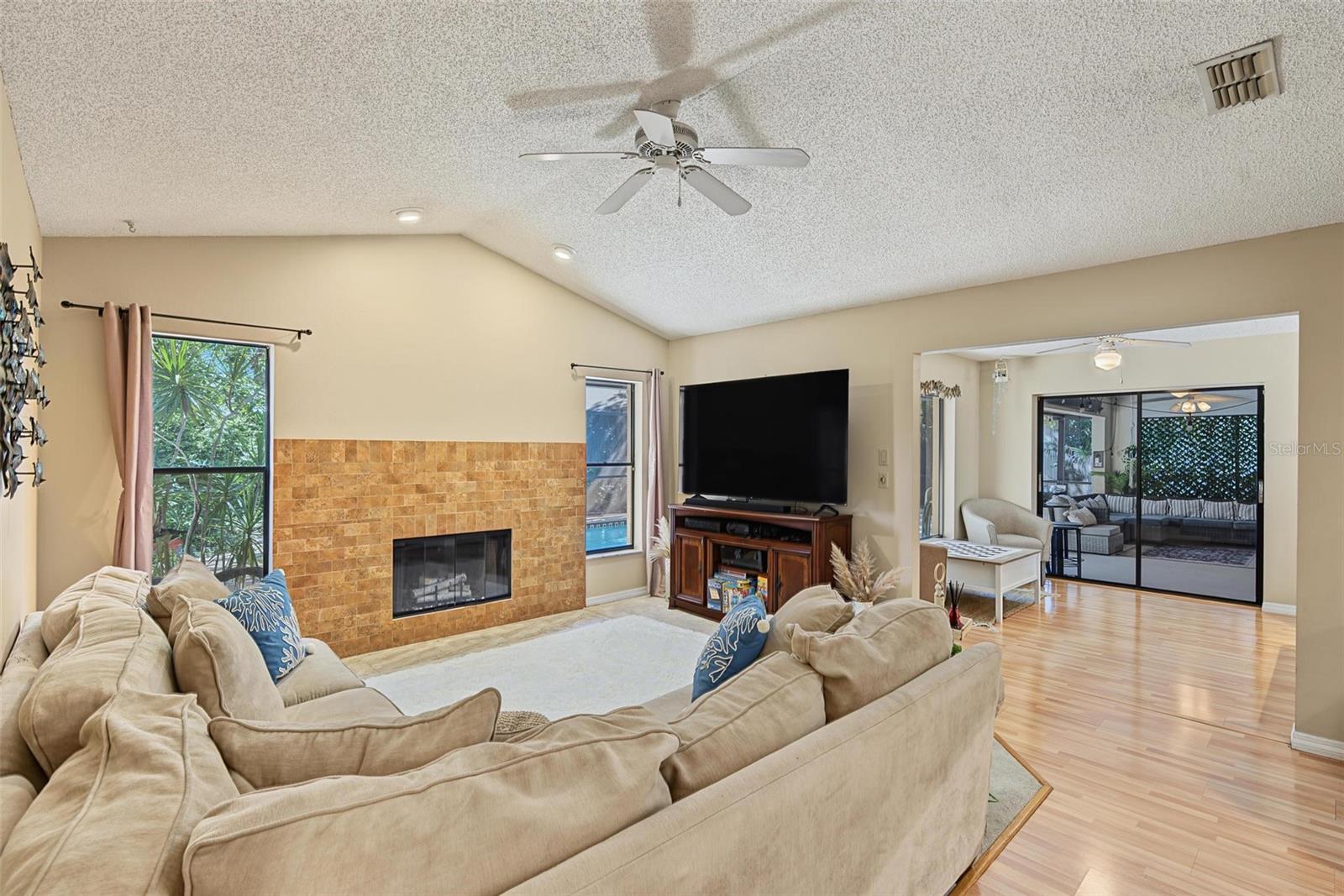 3024 PINEVIEW DR — photo 13