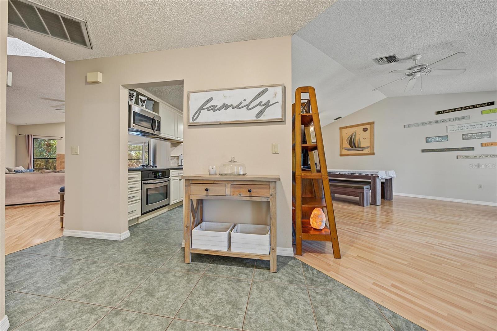3024 PINEVIEW DR — photo 17