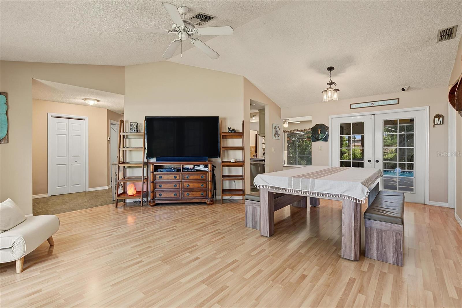 3024 PINEVIEW DR — photo 9