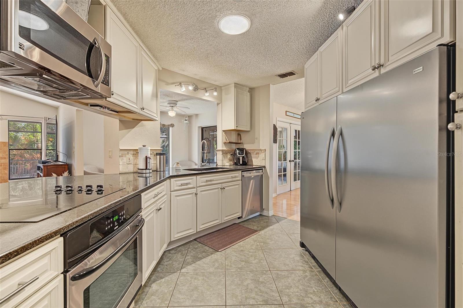 3024 PINEVIEW DR — photo 6