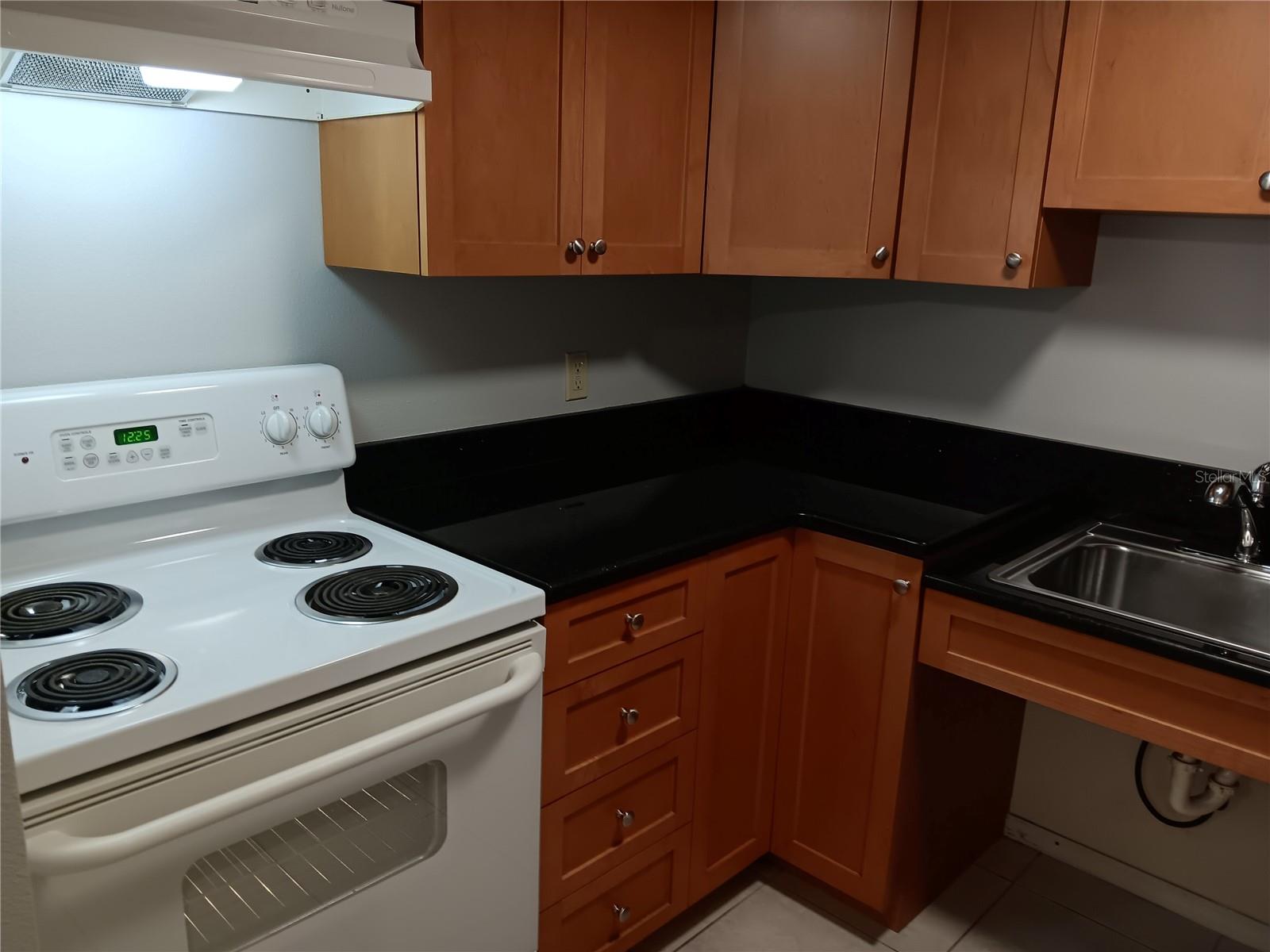 1909 GOLDEN GLADE CT #102 — photo 5