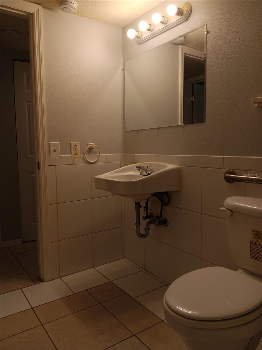 1909 GOLDEN GLADE CT #102 — photo 11