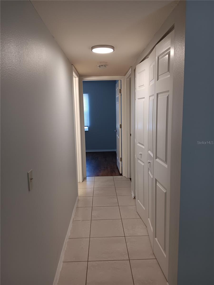 1909 GOLDEN GLADE CT #102 — photo 9