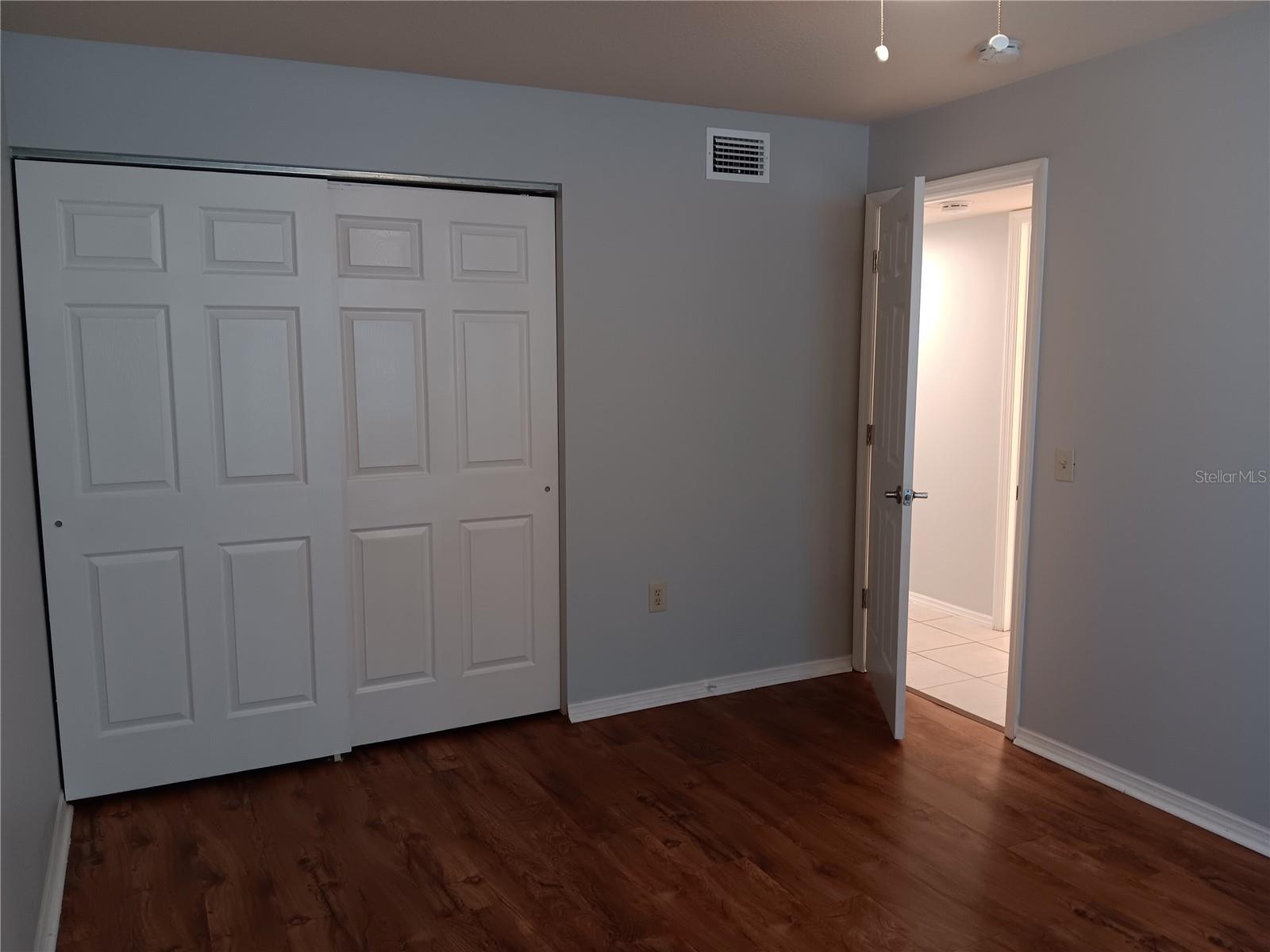 1909 GOLDEN GLADE CT #102 — photo 14