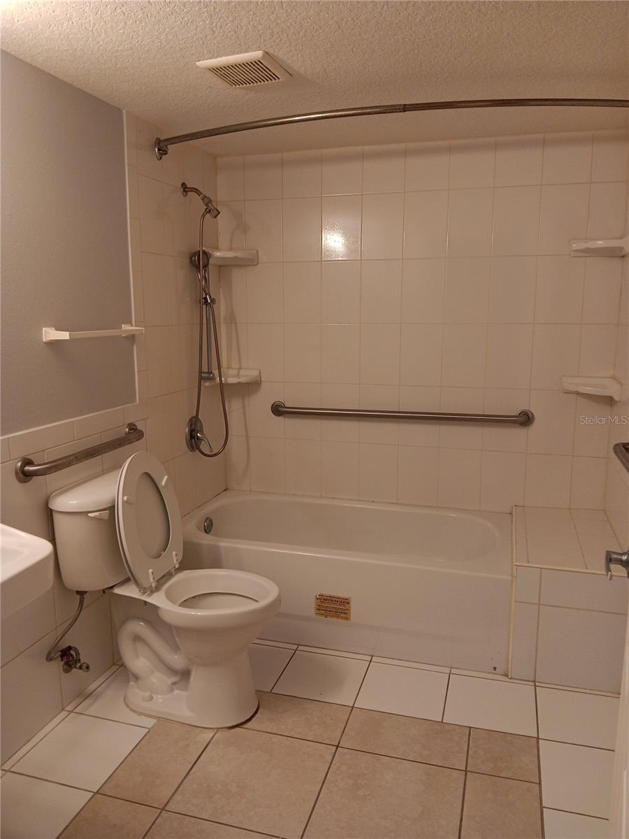 1909 GOLDEN GLADE CT #201 — photo 12
