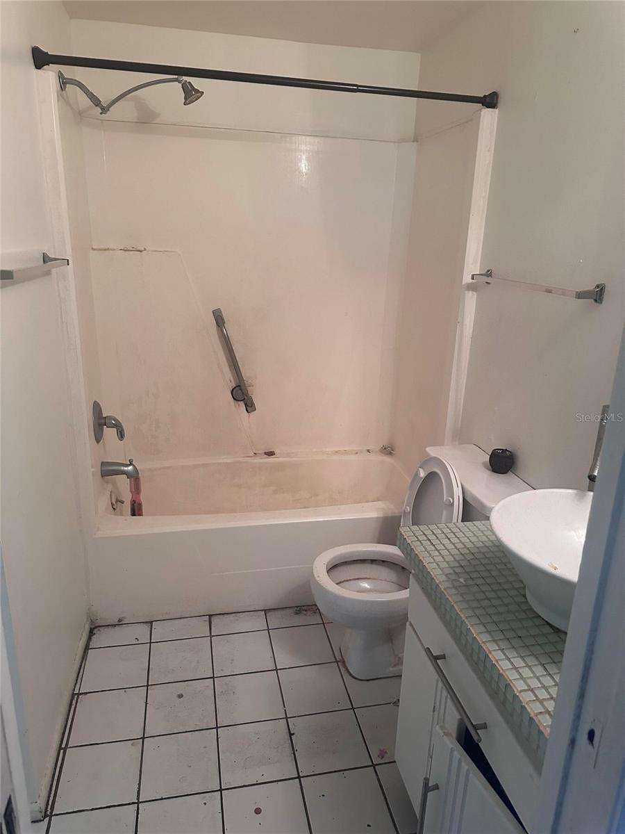 8240 RAVENCROFT DR — photo 7