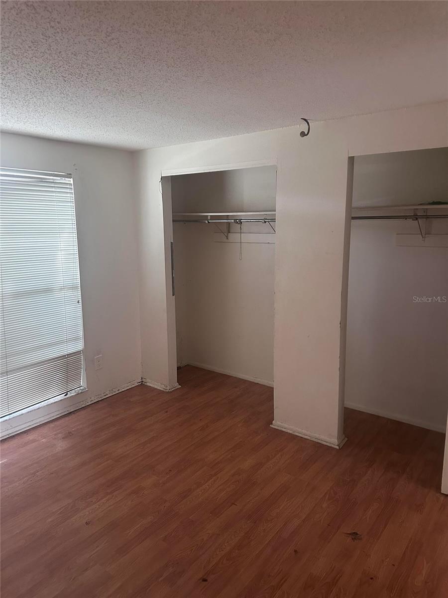8240 RAVENCROFT DR — photo 8