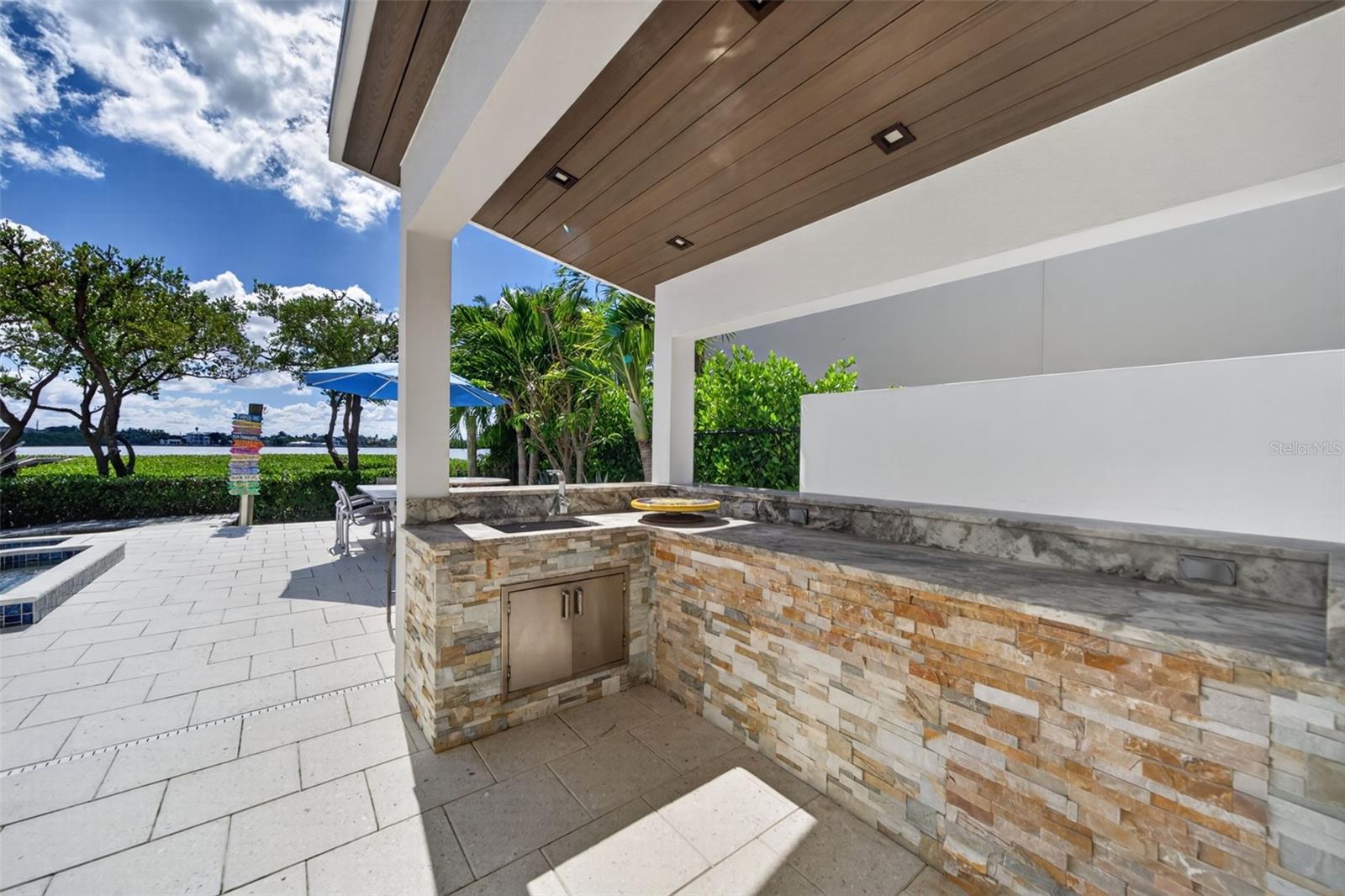 222 MORNINGSIDE DR — photo 38