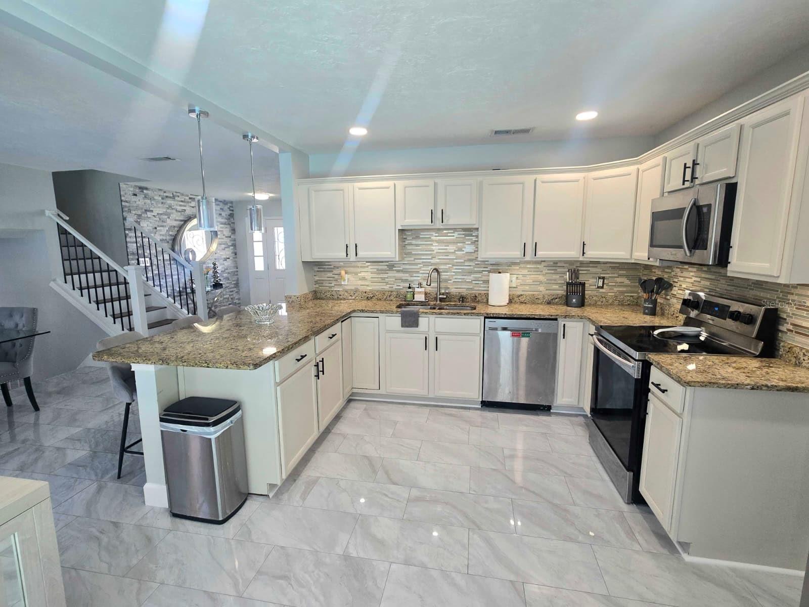 7002 DANEWOOD CT — photo 4