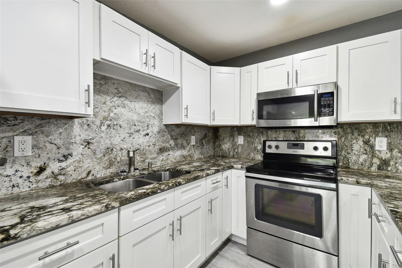 11011 PICKERING LN — photo 4