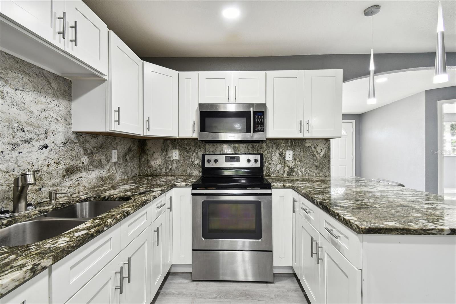 11011 PICKERING LN — photo 6